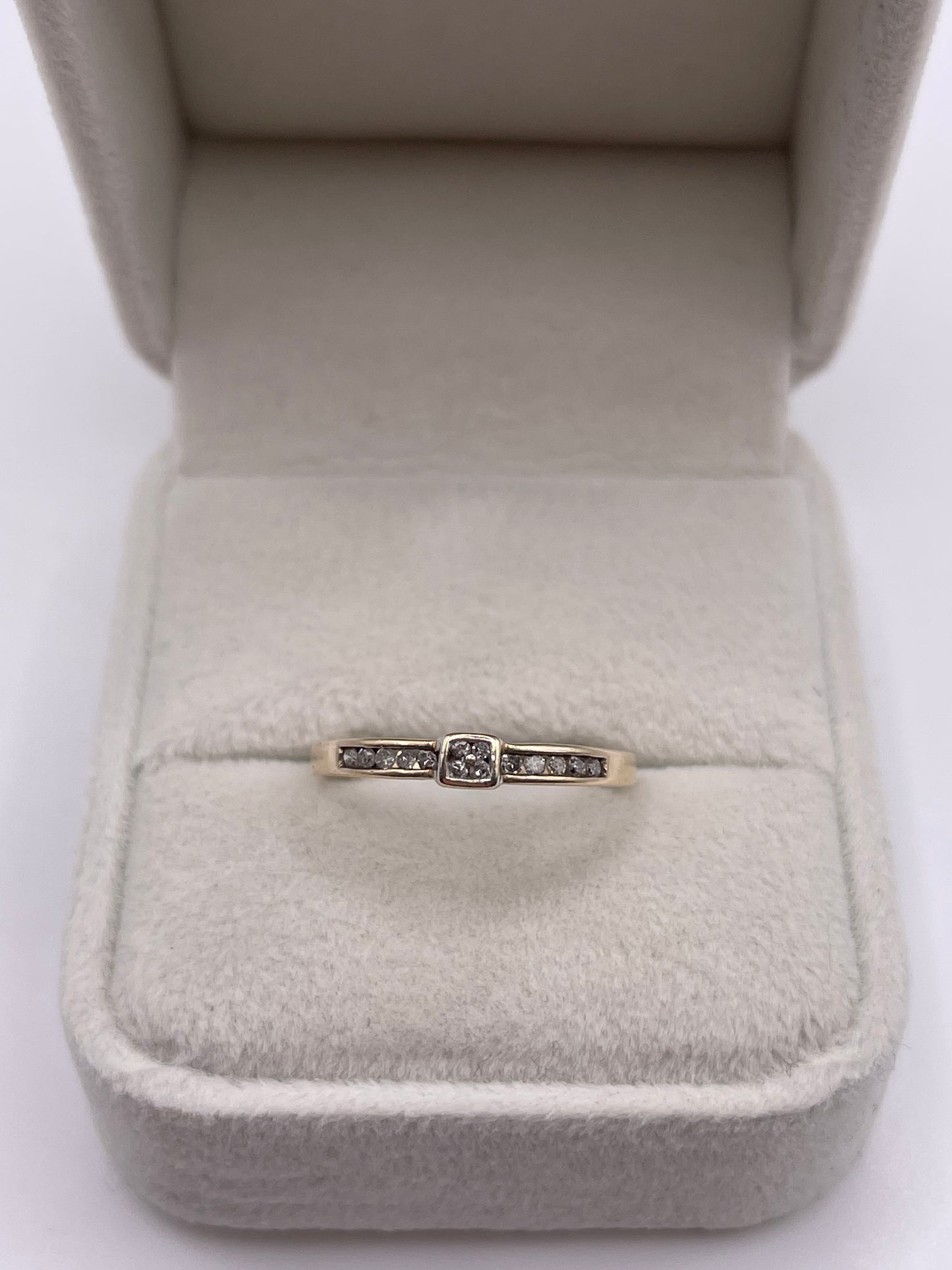 9ct gold diamond ring