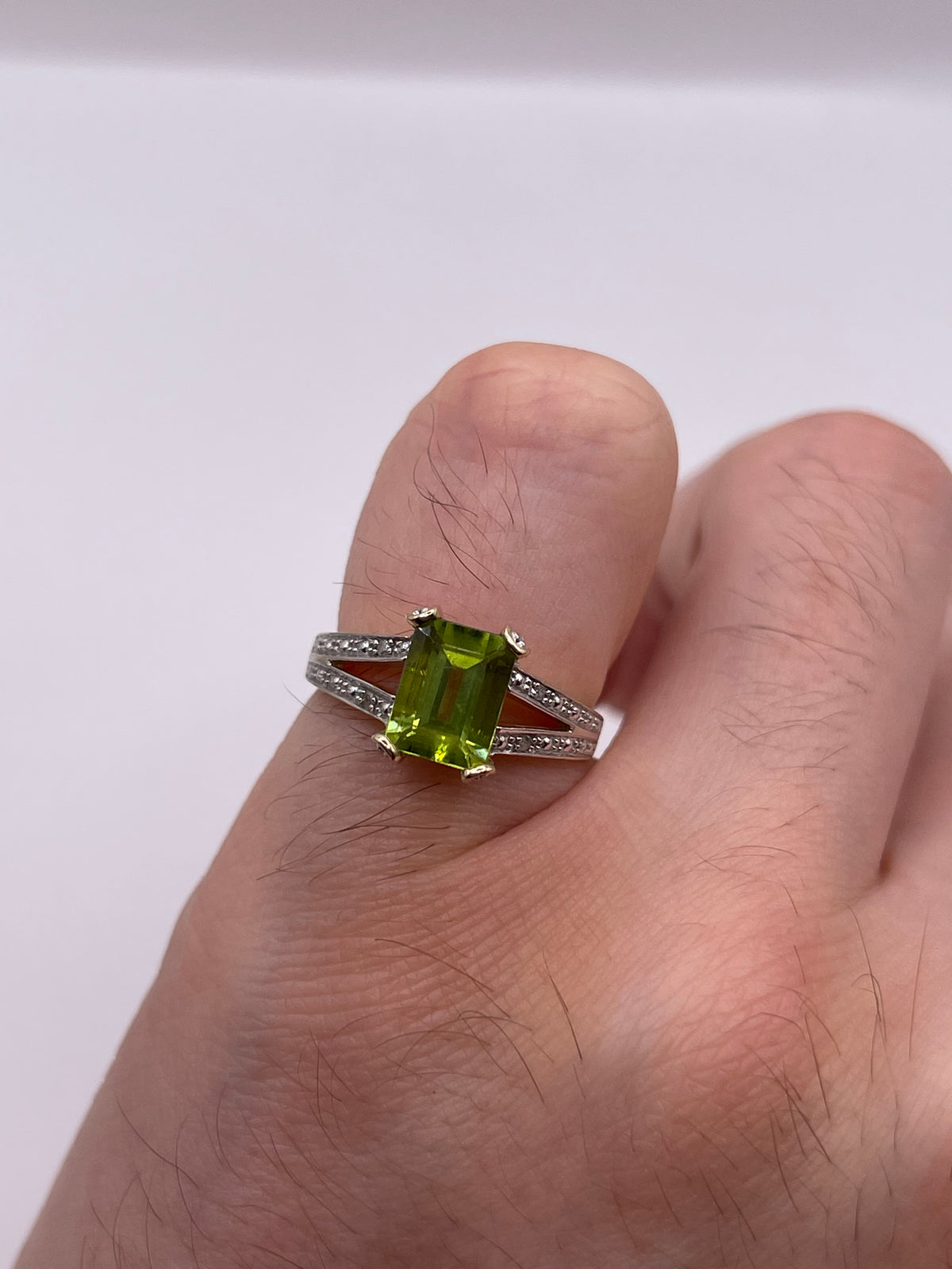9ct gold peridot and diamond ring