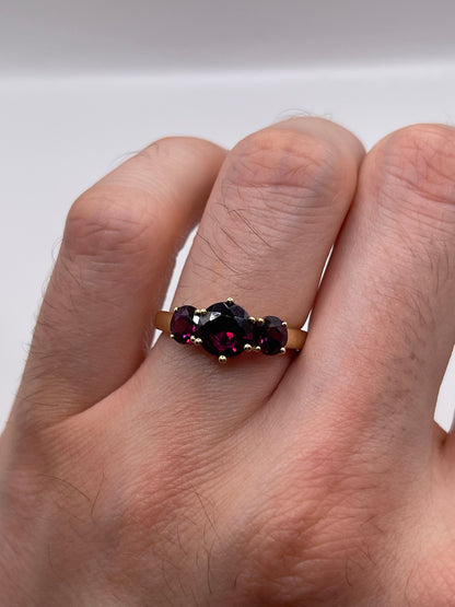 9ct gold garnet and diamond ring