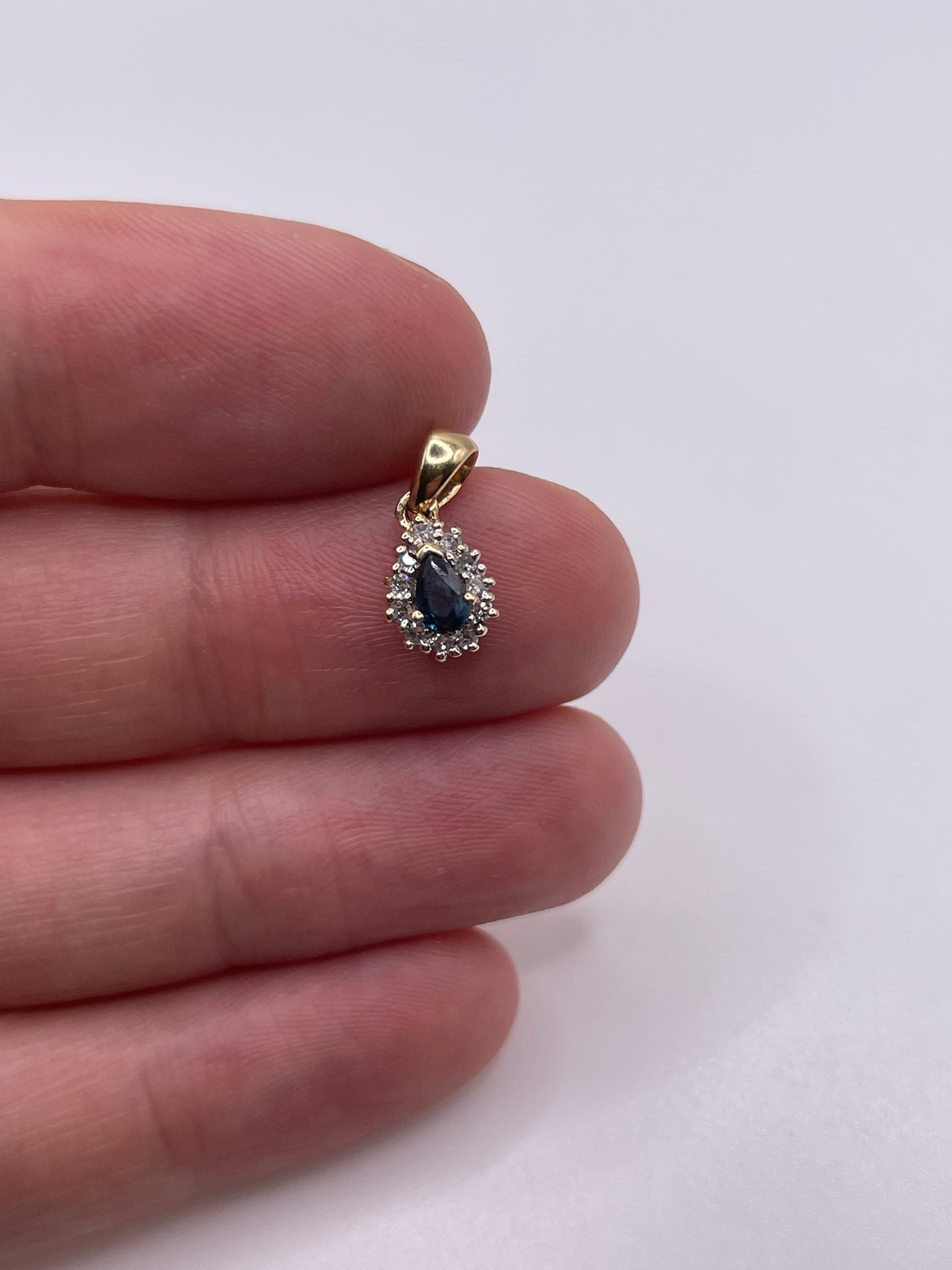 9ct gold sapphire and diamond pendant