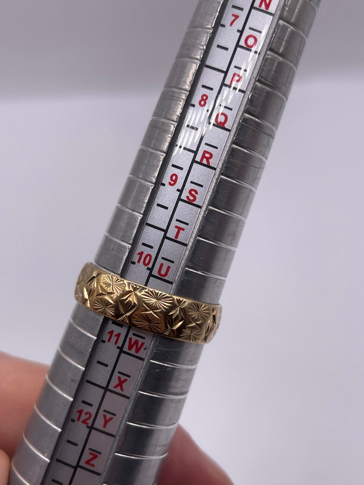 9ct gold patterned band