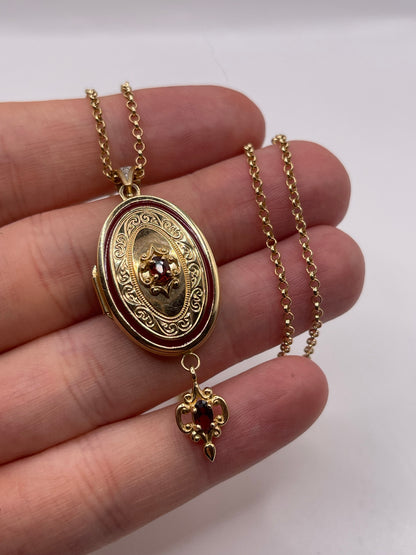 9ct gold garnet locket pendant