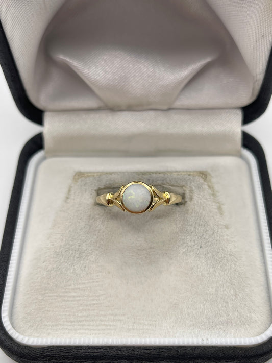 9ct gold opal ring