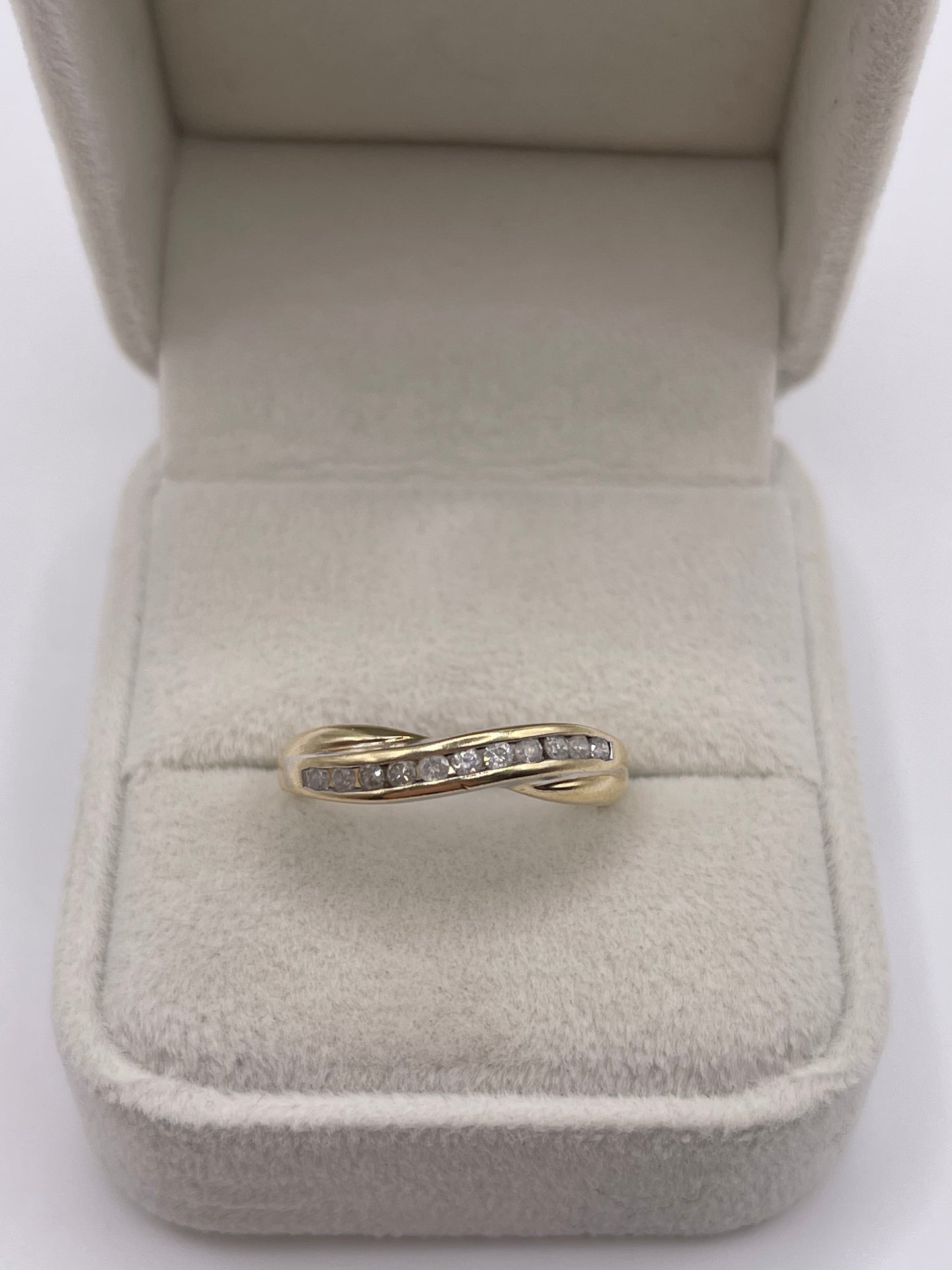 9ct gold diamond ring