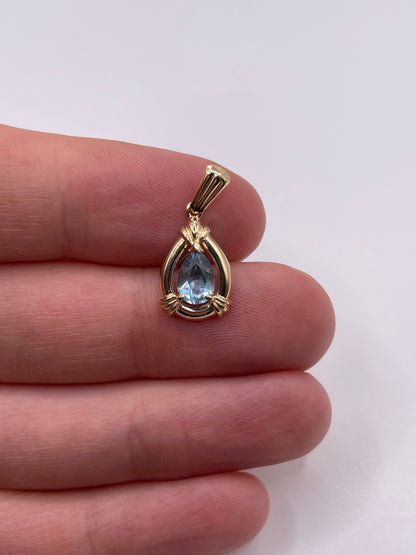 9ct gold topaz pendant