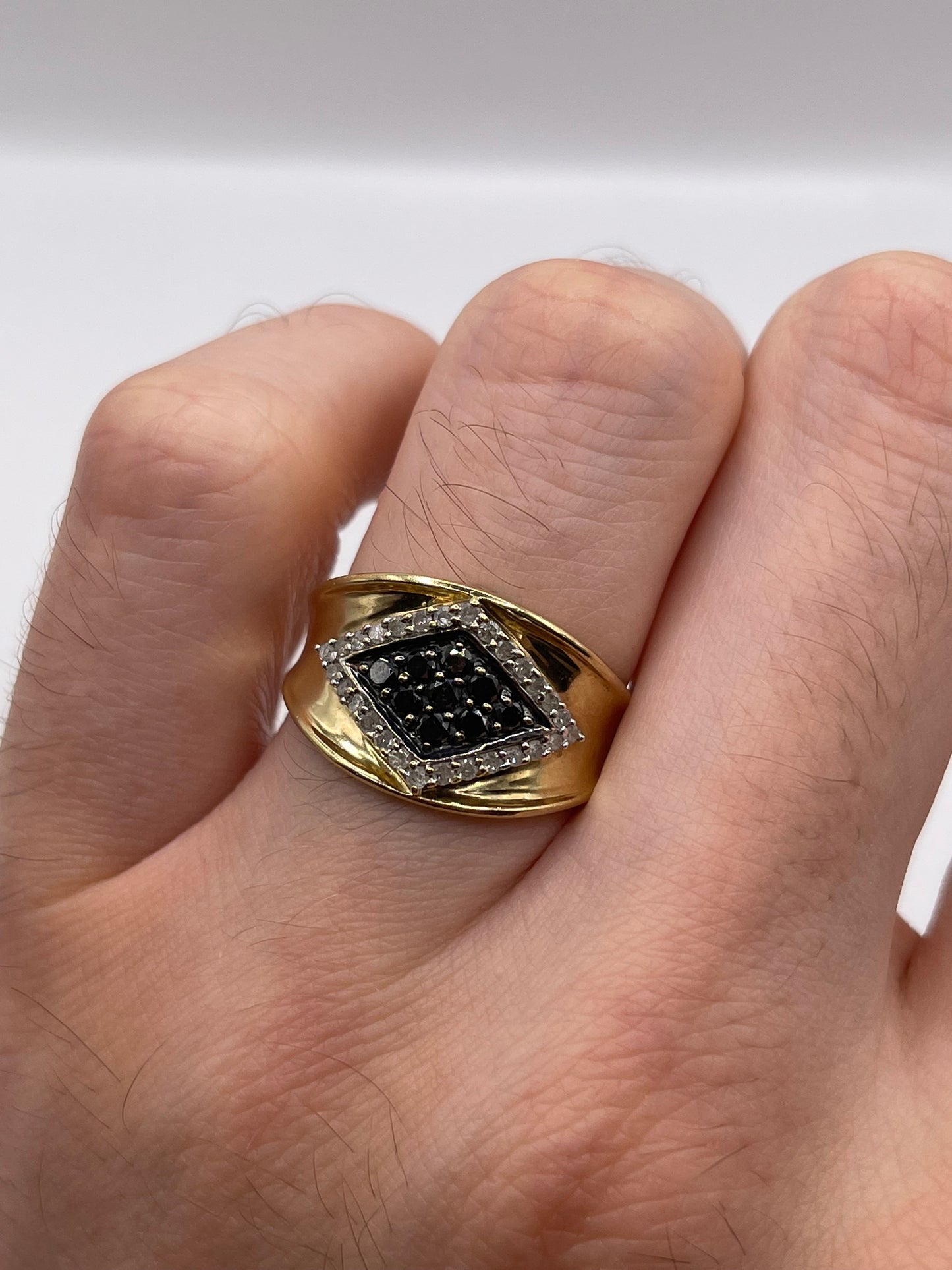 9ct gold diamond cluster ring