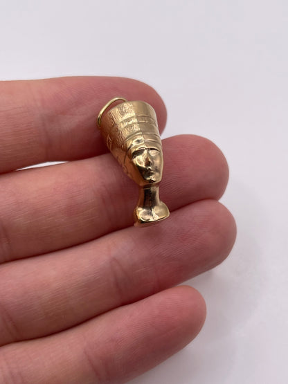 9ct gold queen Nefertiti pendant