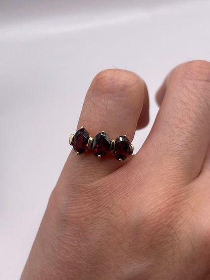 9ct gold garnet ring