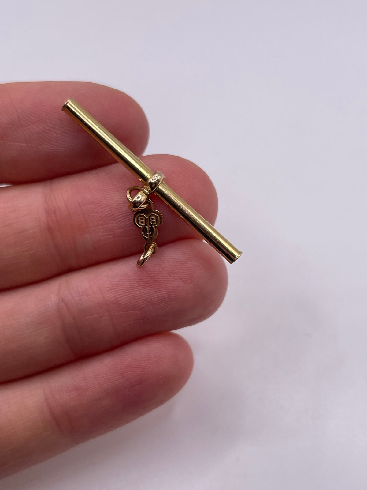 9ct gold t bar pendant