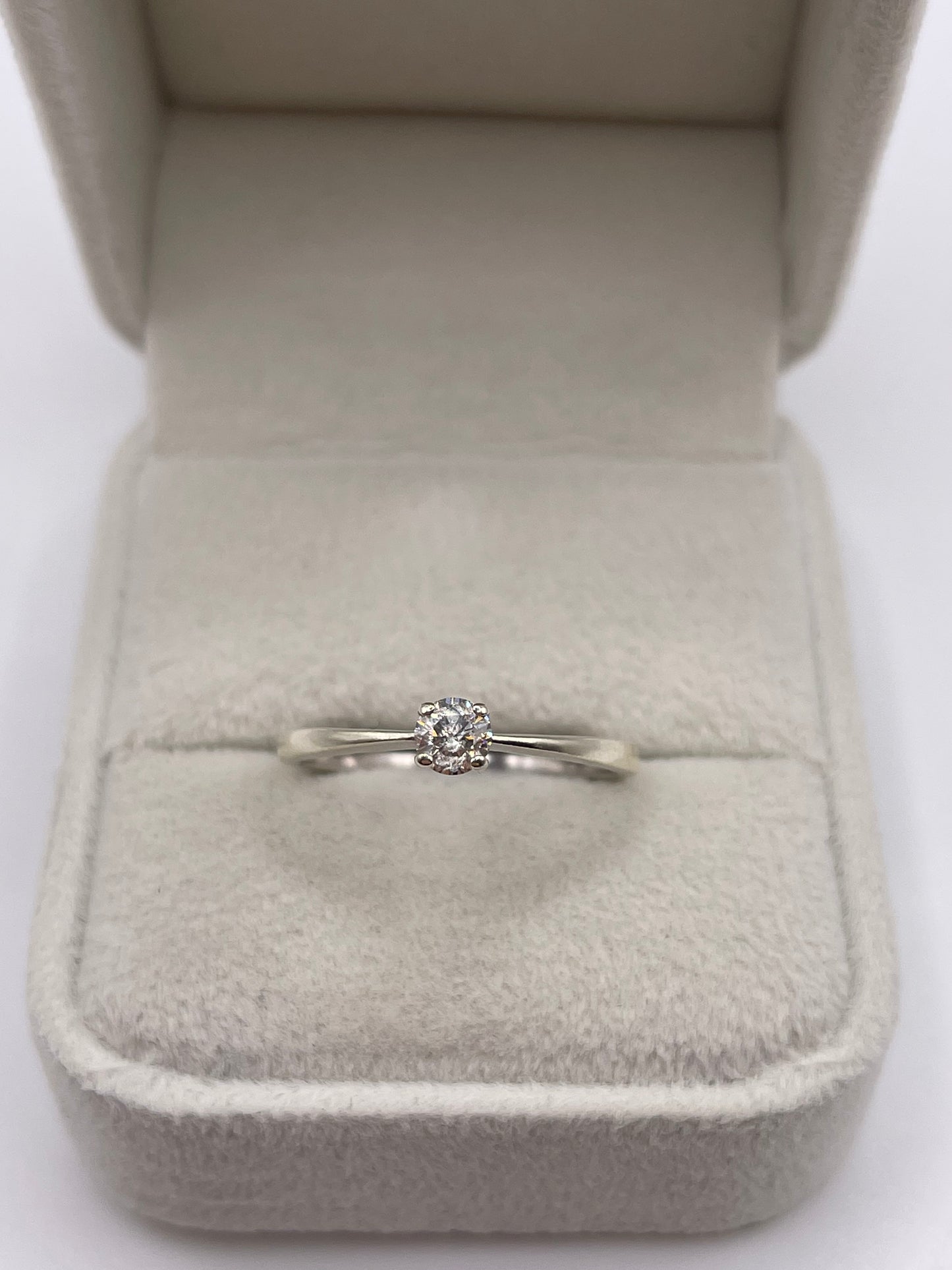 9ct white gold 25pt diamond ring