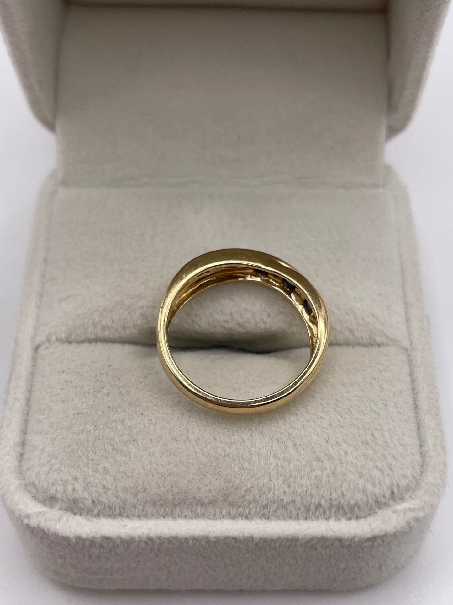 9ct gold sapphire and diamond ring
