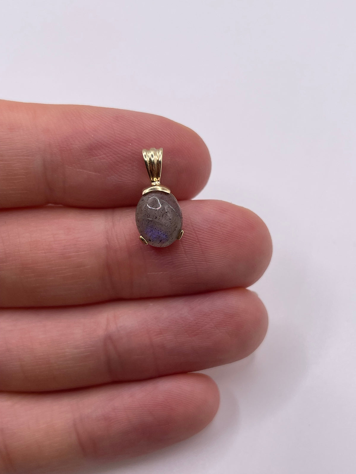 9ct gold labradorite pendant