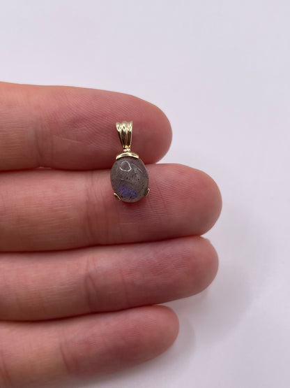 9ct gold labradorite pendant