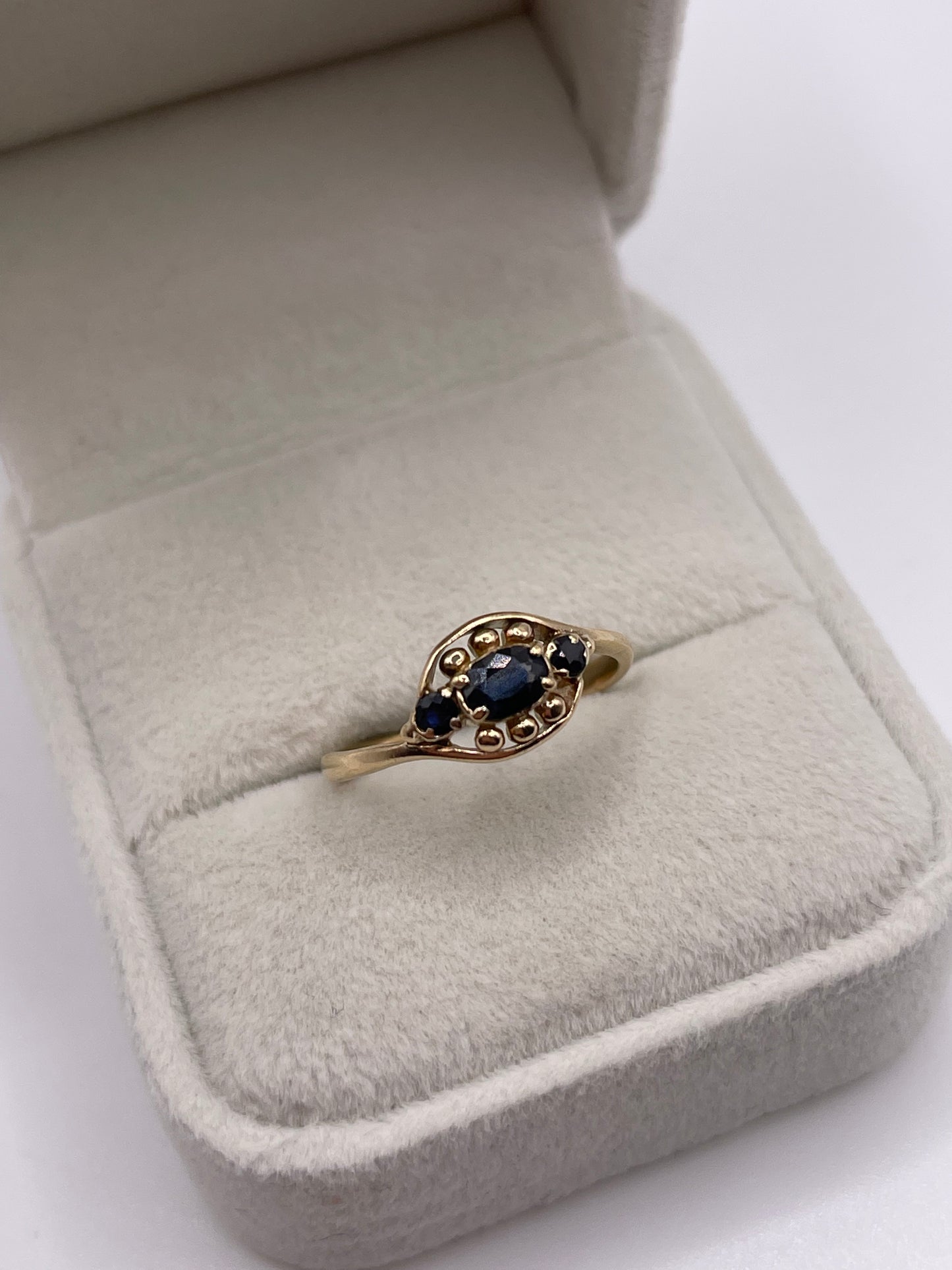 9ct gold sapphire ring