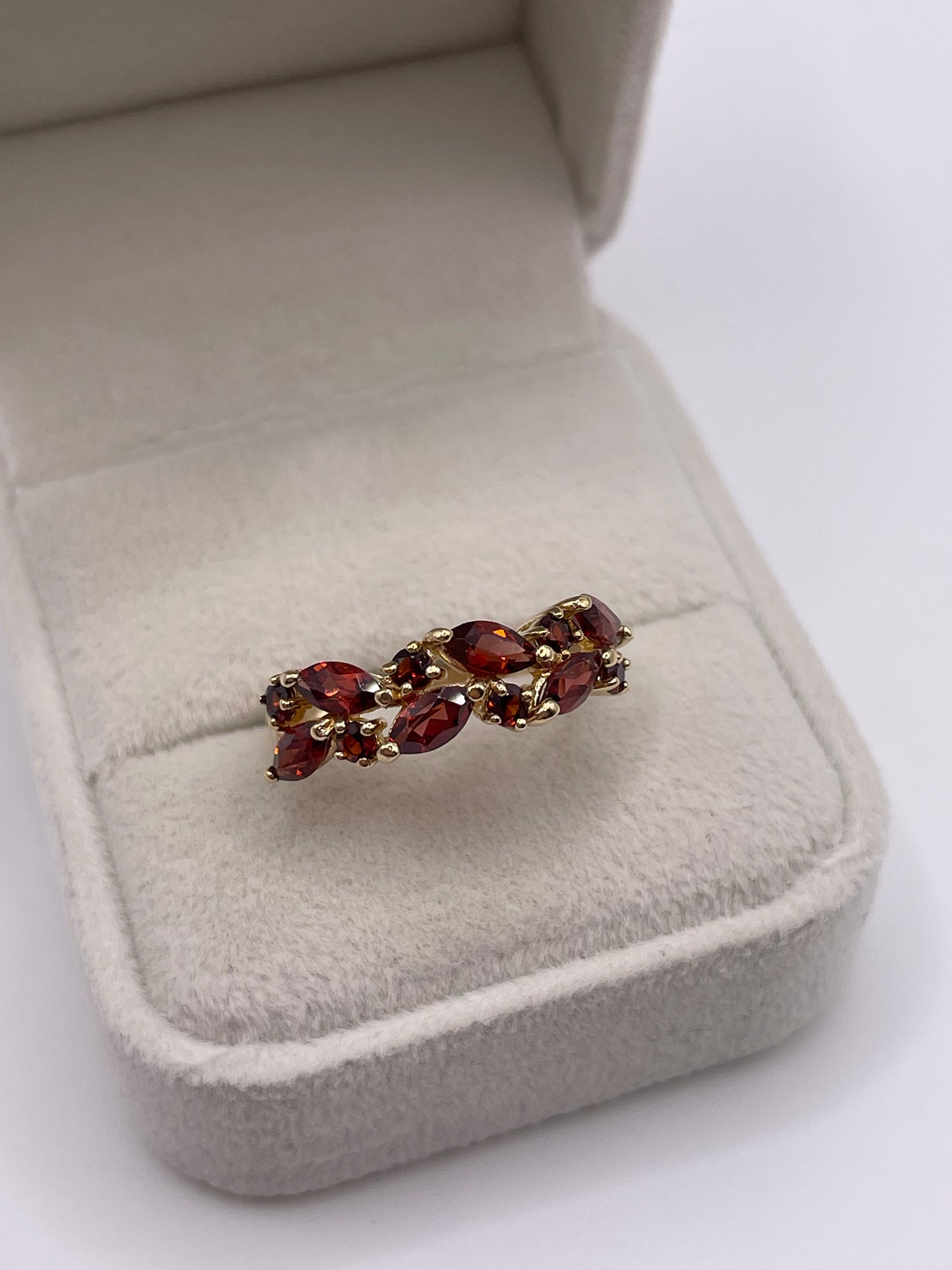 9ct gold garnet cluster ring