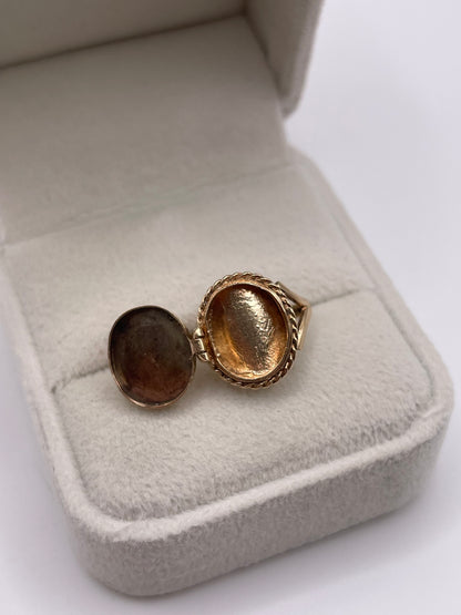 9ct gold locket ring