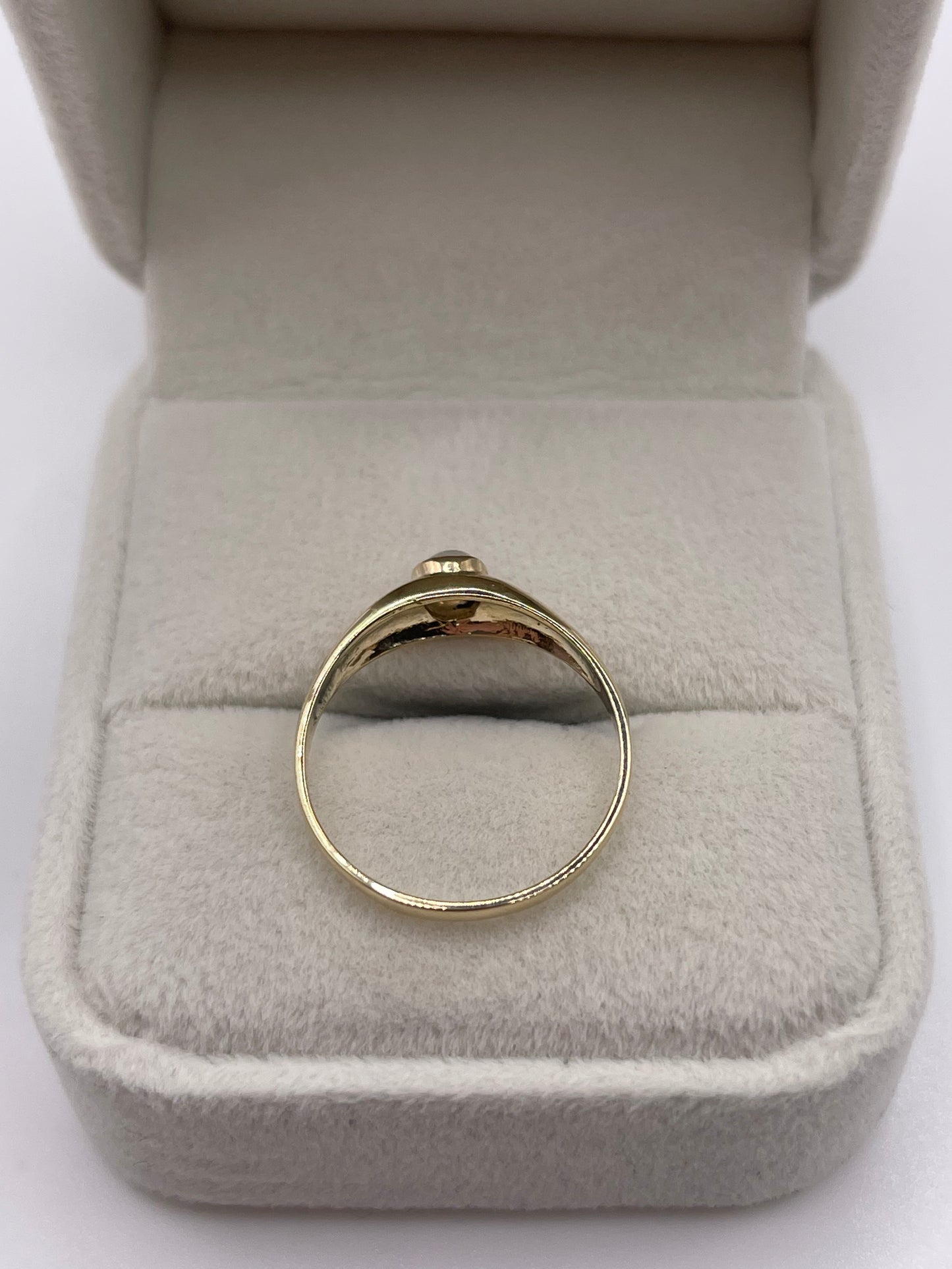 9ct gold moonstone gypsy ring