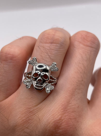 9ct white gold diamond skull ring