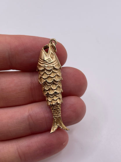 9ct gold articulated fish pendant
