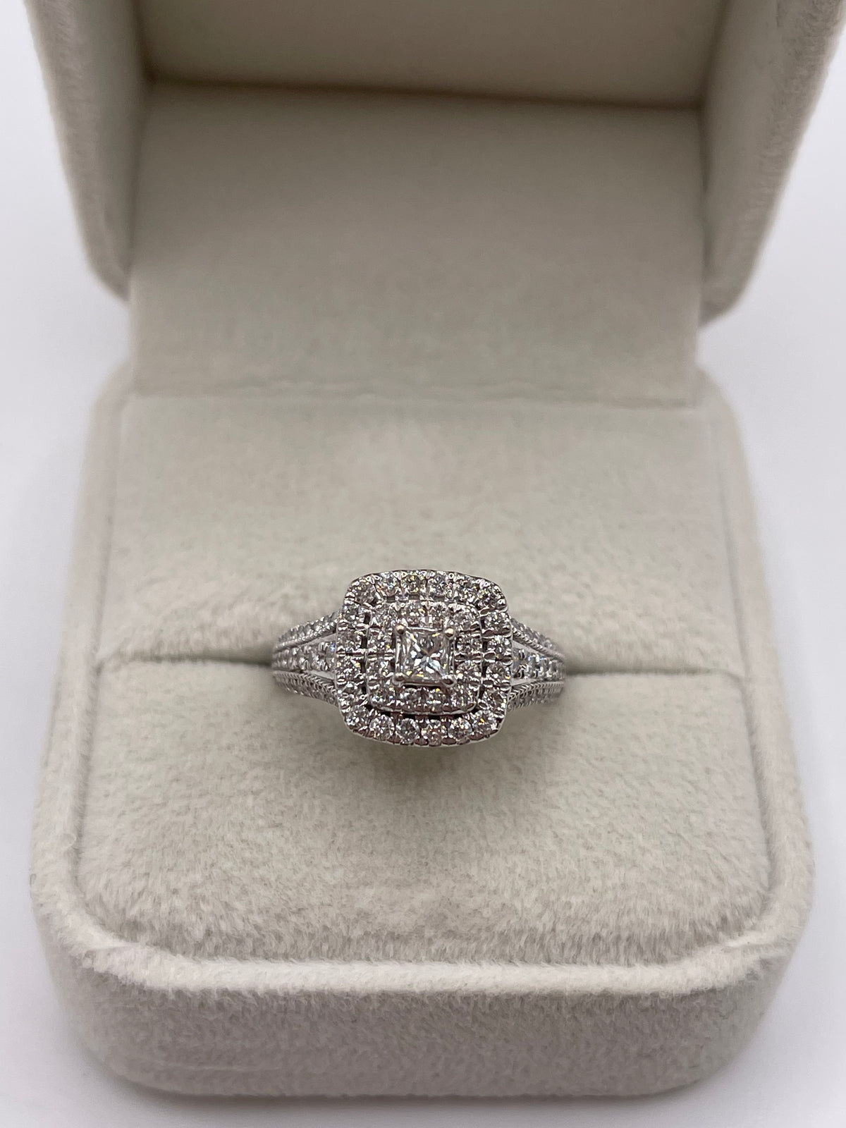9ct white gold diamond cluster ring