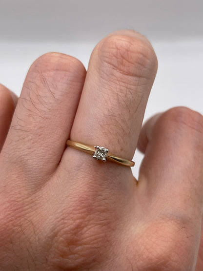 9ct gold diamond ring