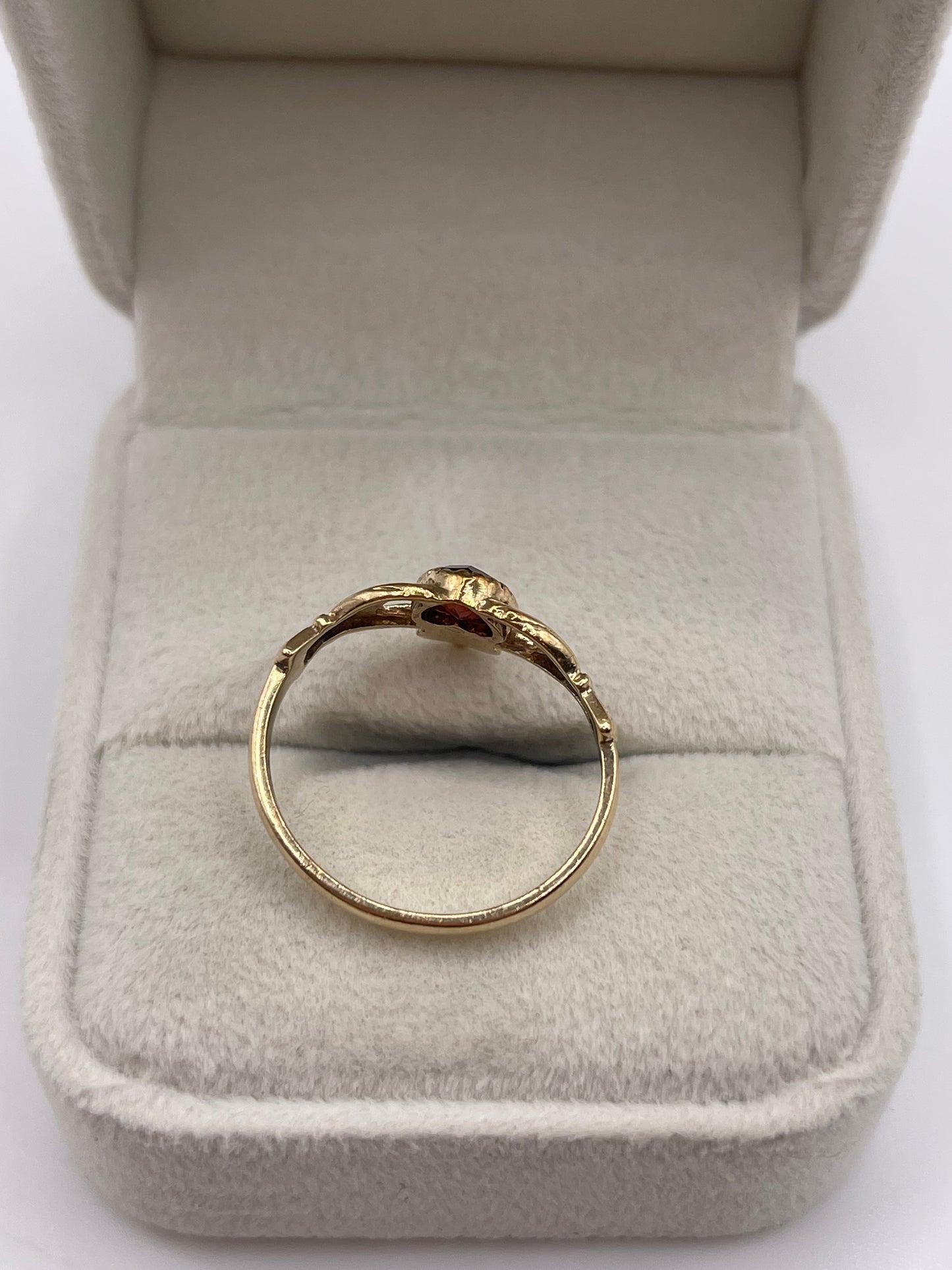 9ct gold garnet claddagh ring
