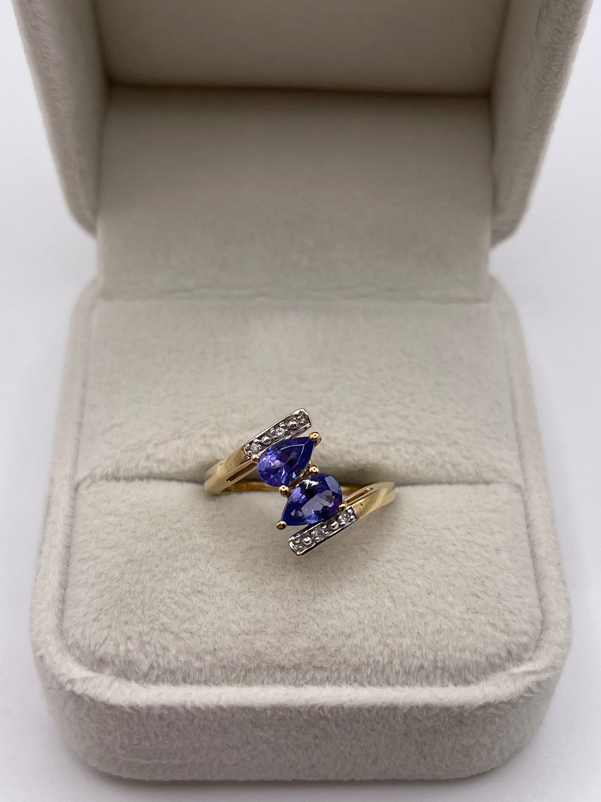 9ct gold tanzanite and zircon ring