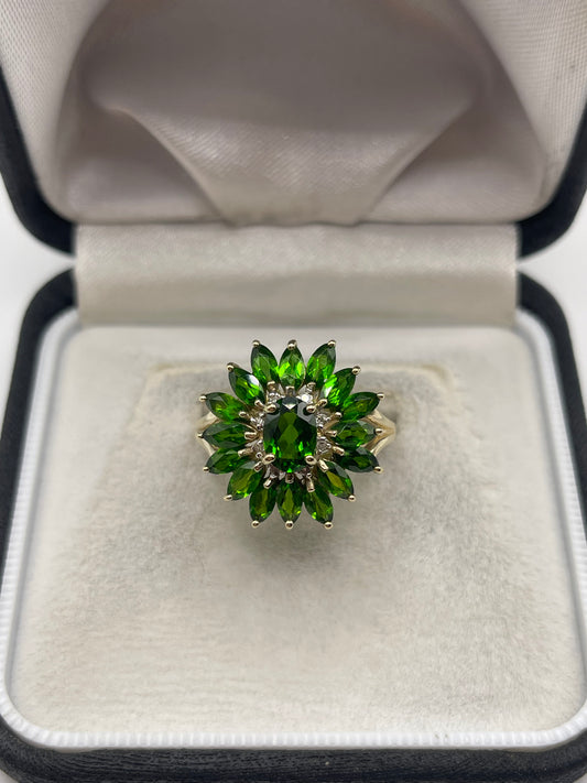 9ct gold diopside and diamond ring
