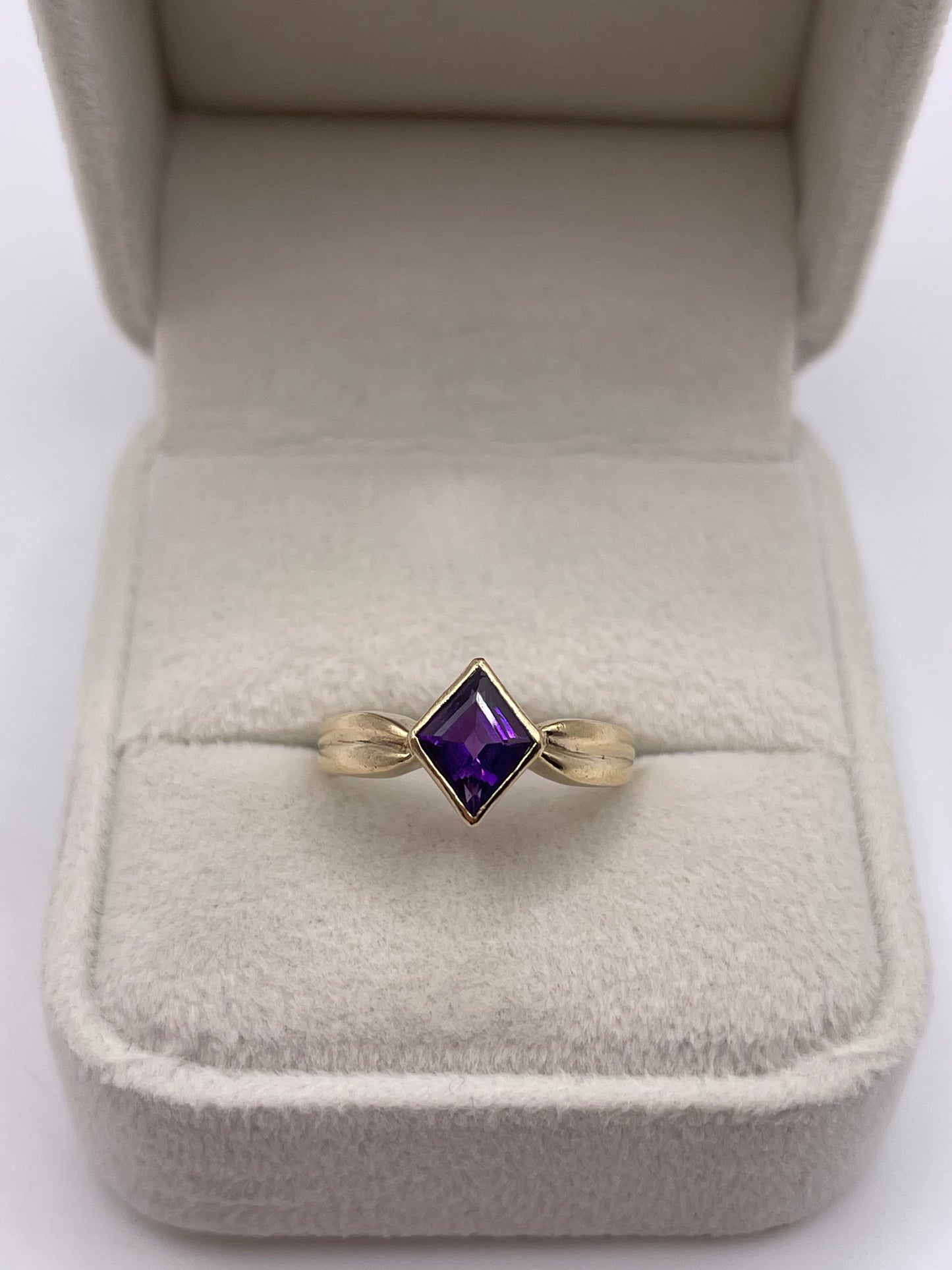 9ct gold amethyst ring