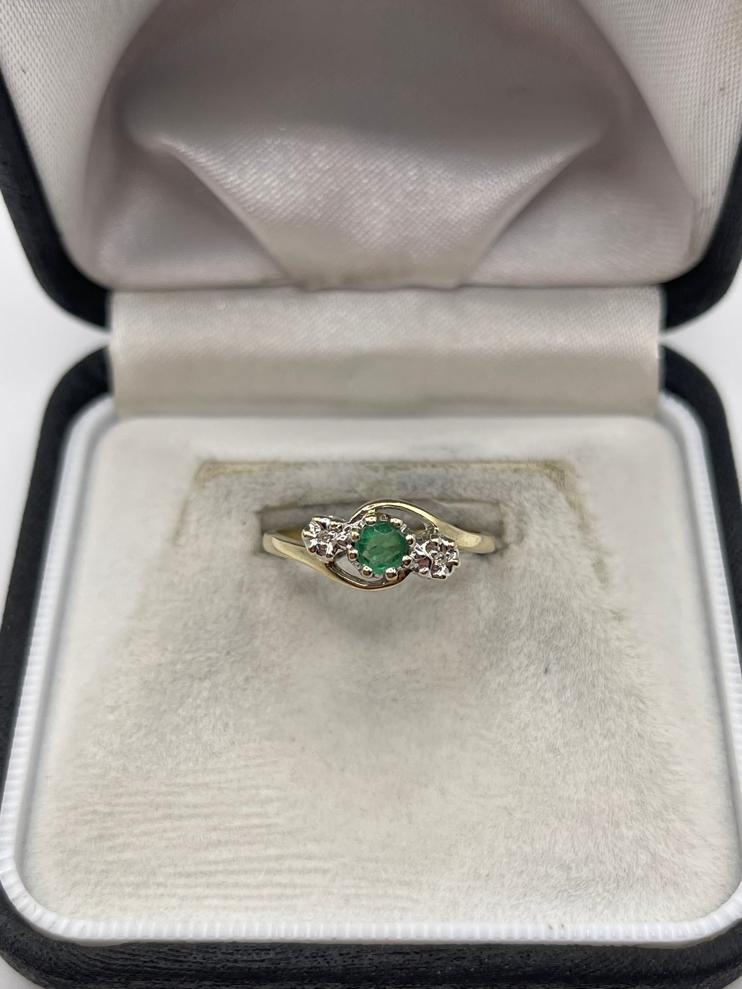 9ct gold emerald and diamond ring