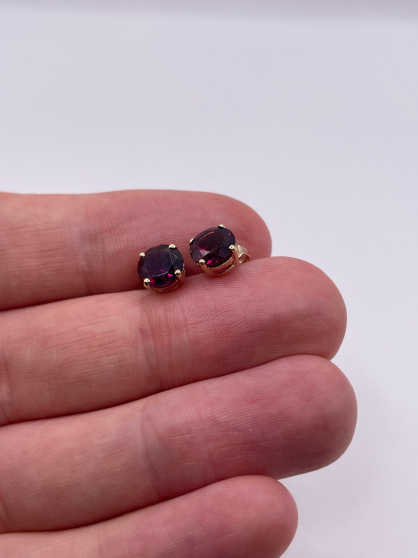 9ct gold garnet earrings