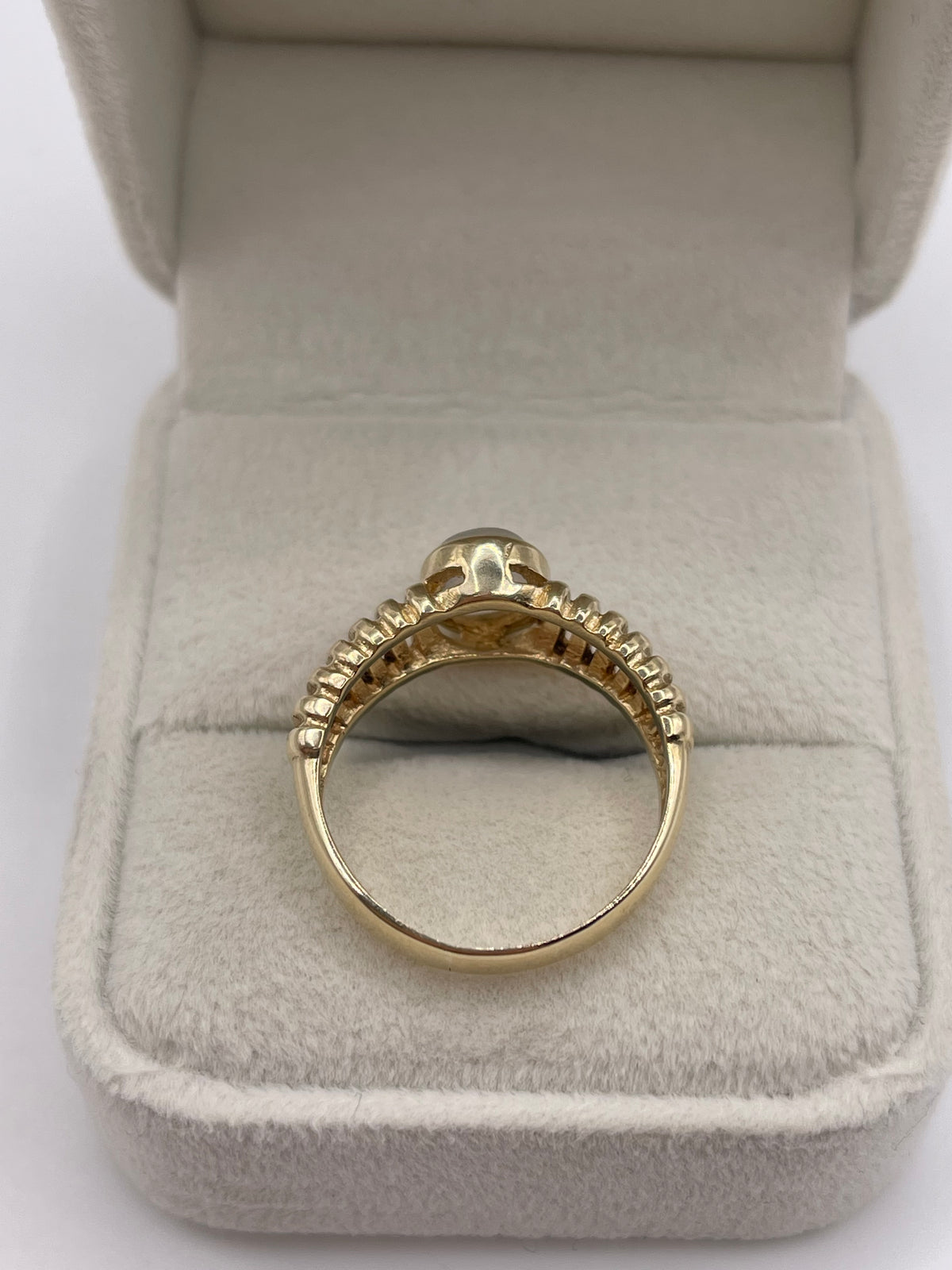 9ct gold moonstone ring