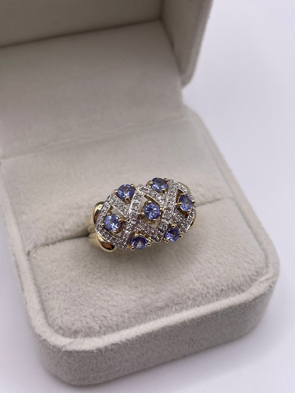 9ct gold tanzanite and diamond ring