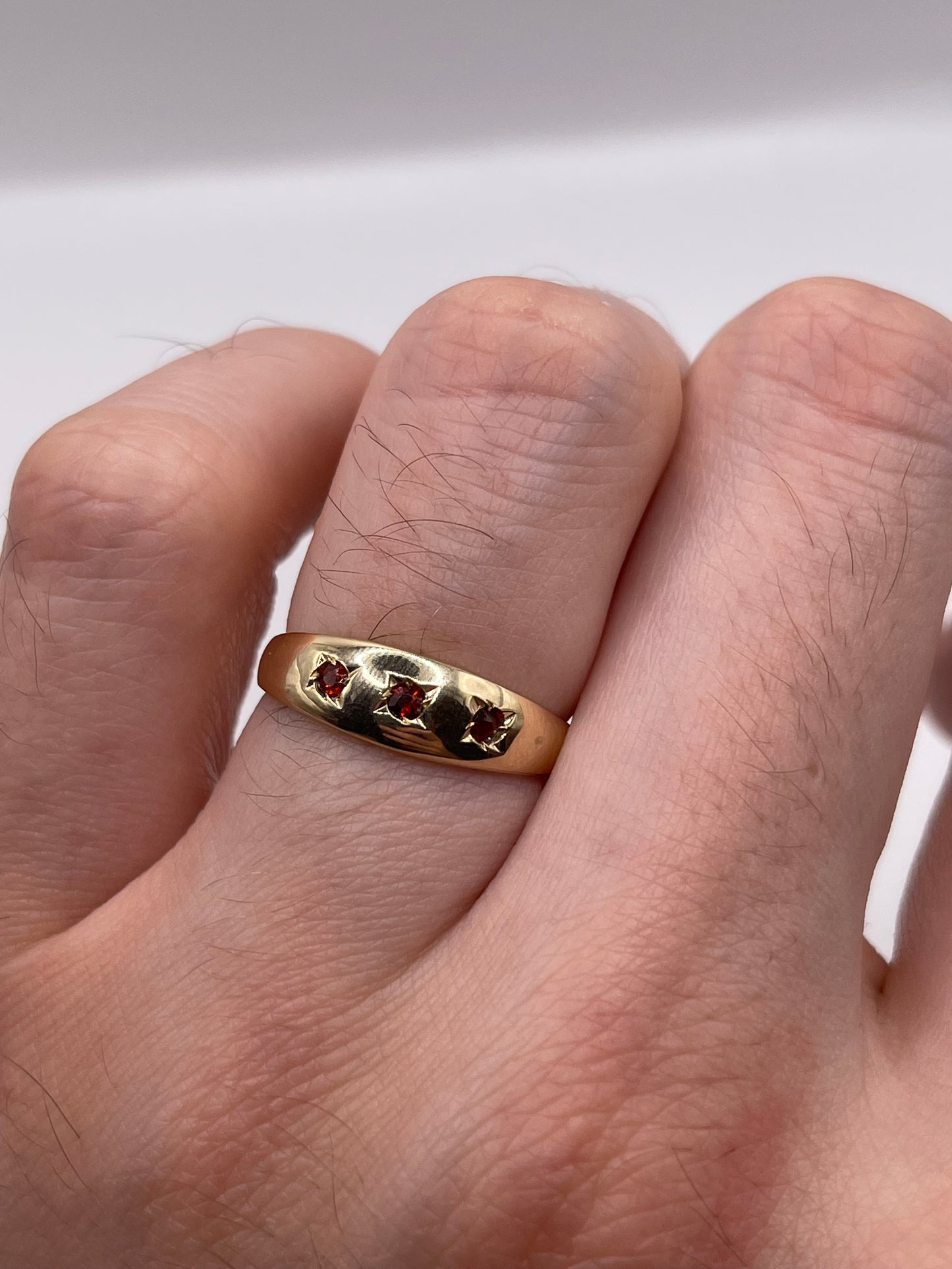 9ct gold garnet gypsy ring