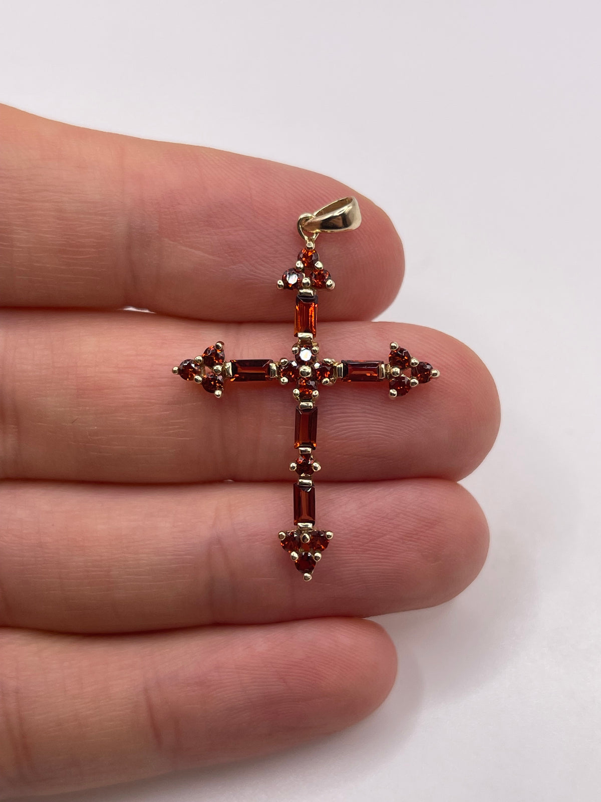9ct gold garnet cross pendant