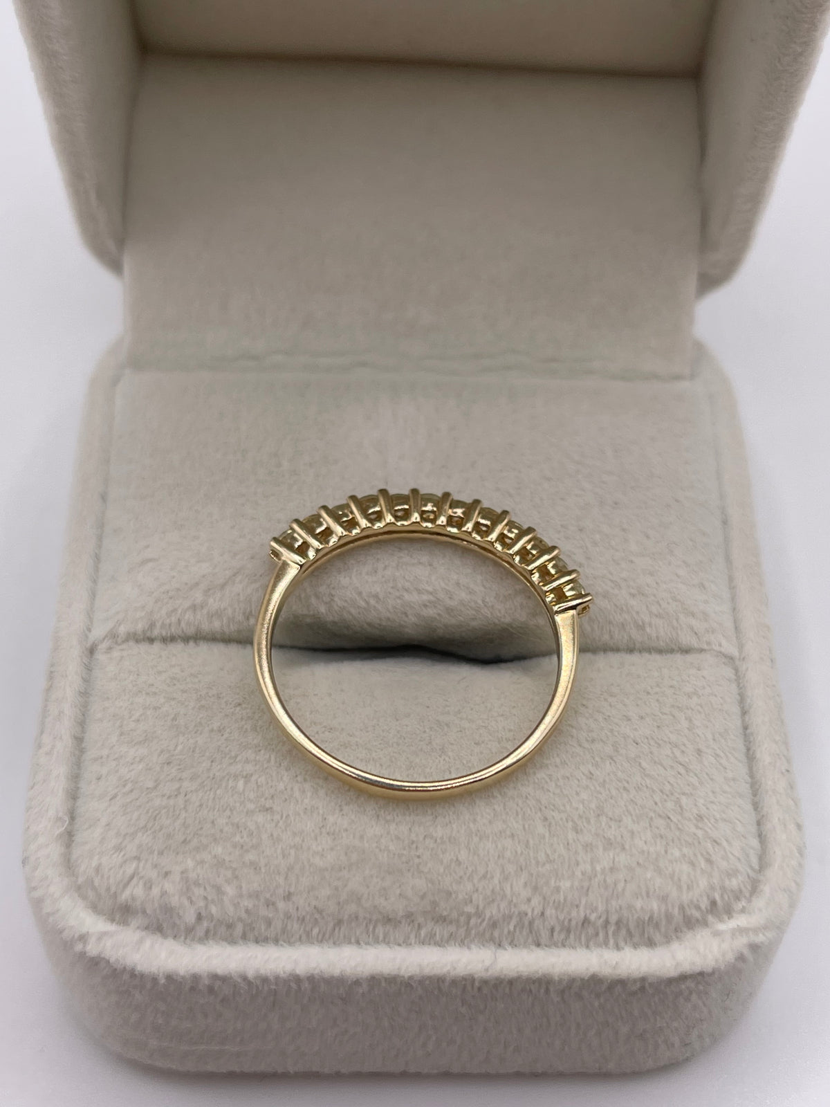 9ct gold quartz ring