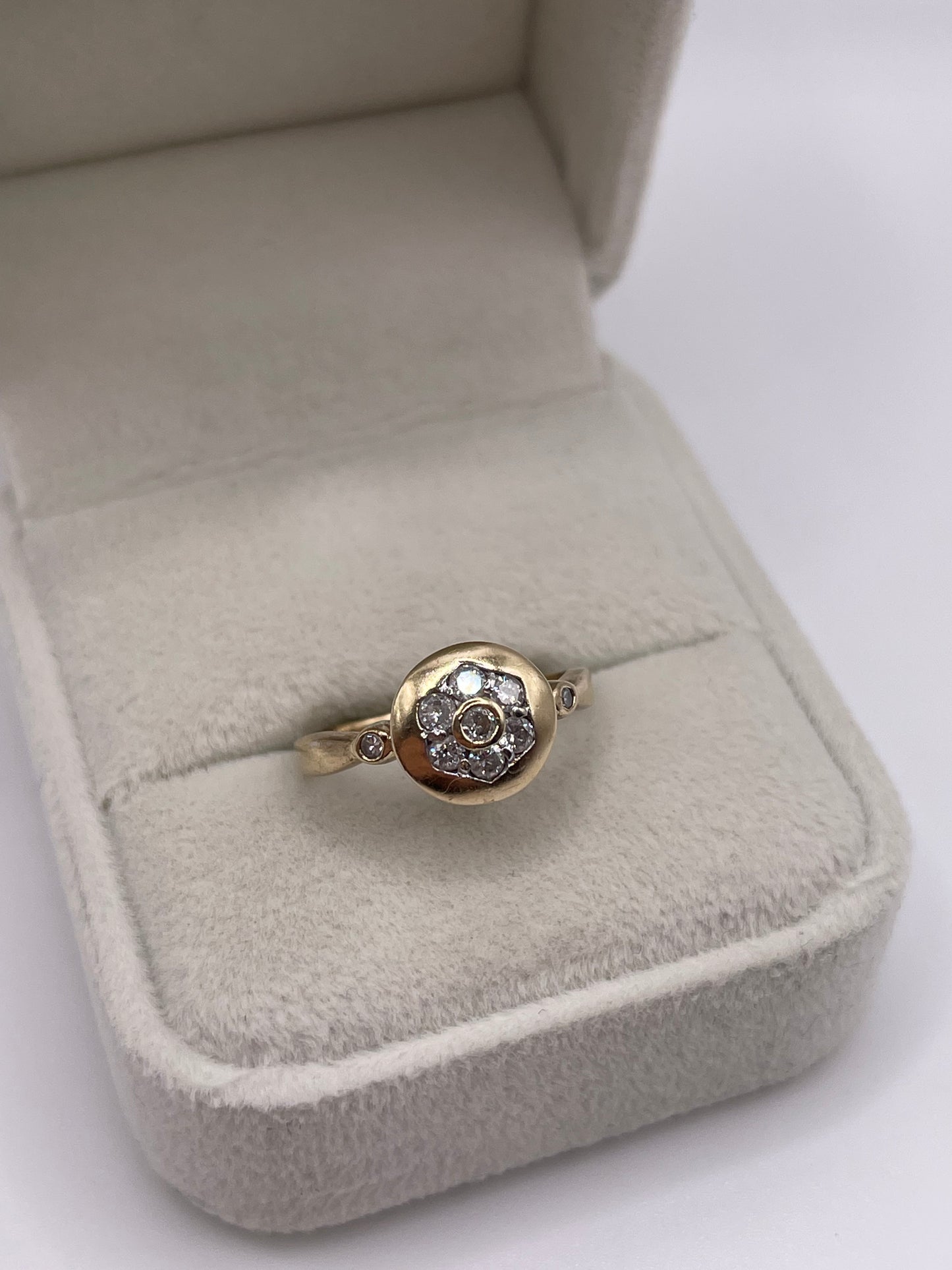 9ct gold diamond cluster ring