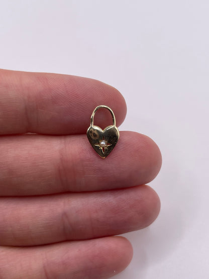 9ct gold pearl heart pendant
