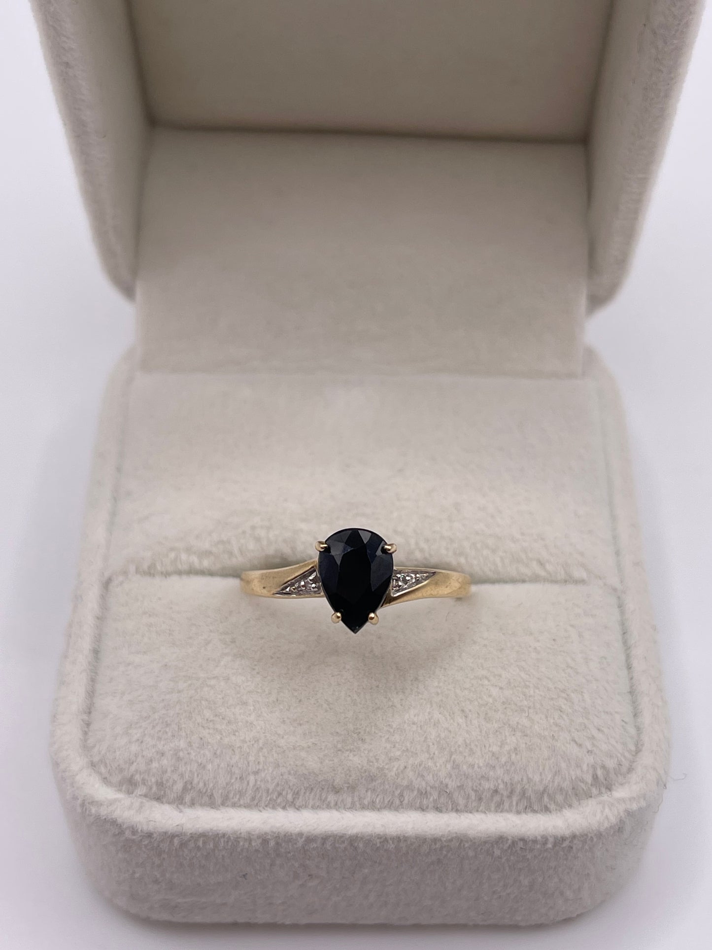 9ct gold sapphire and diamond ring