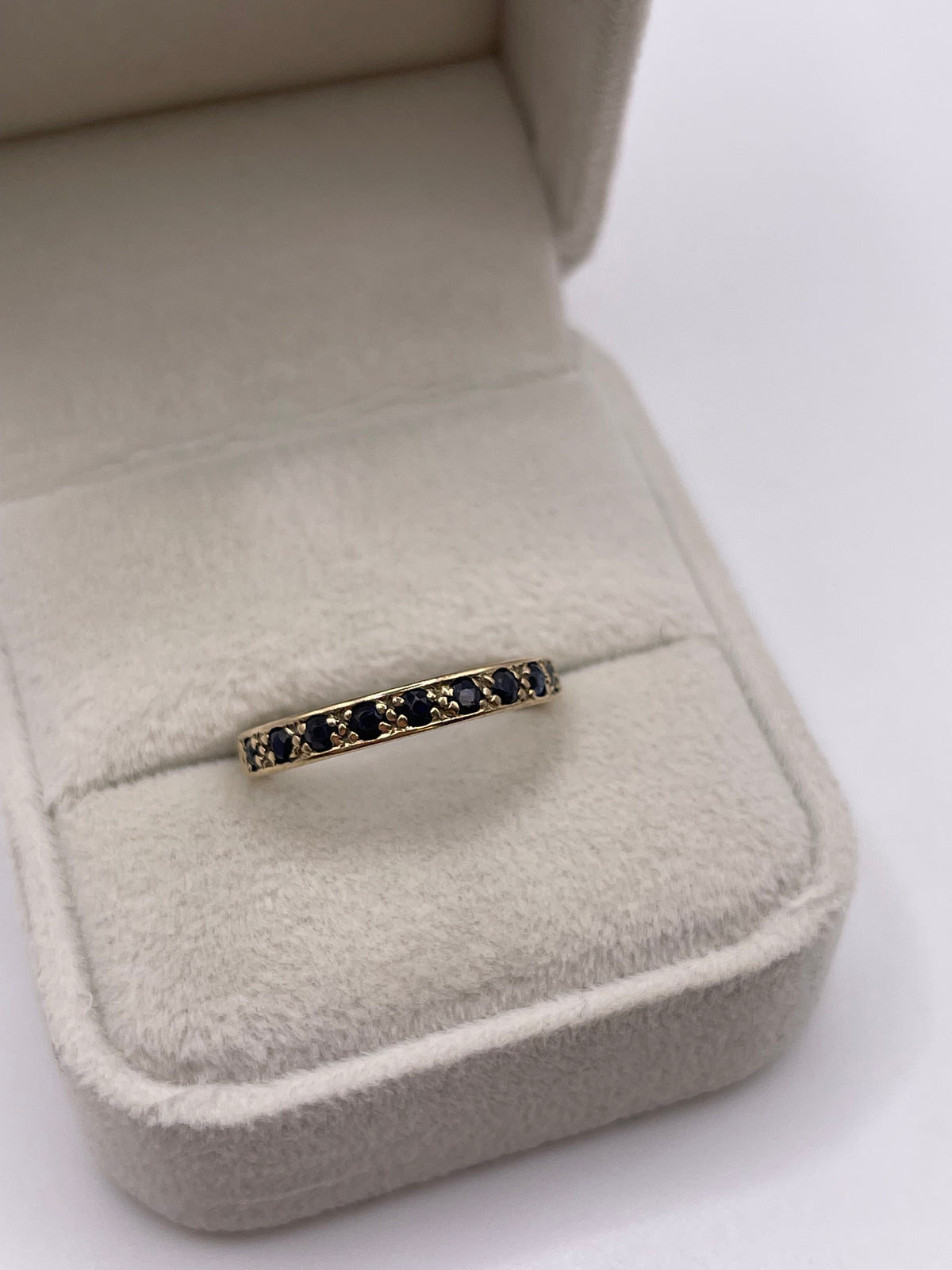 9ct gold sapphire ring