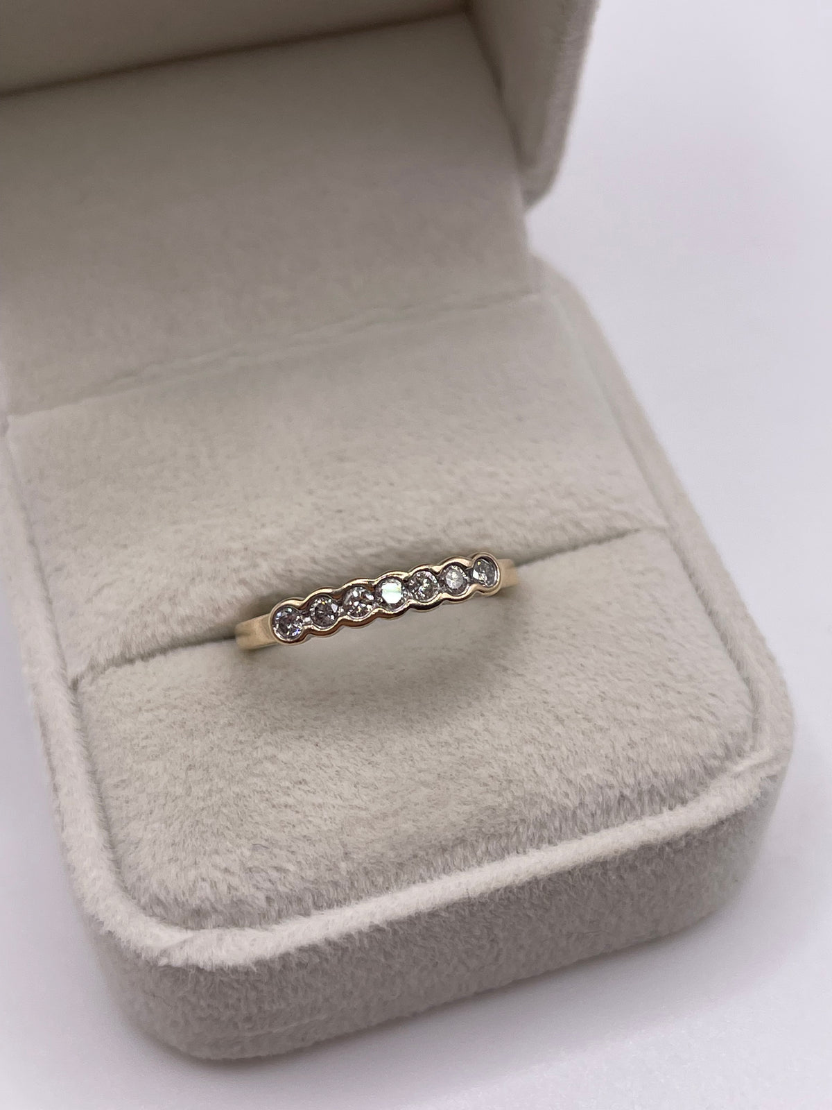 9ct gold diamond ring