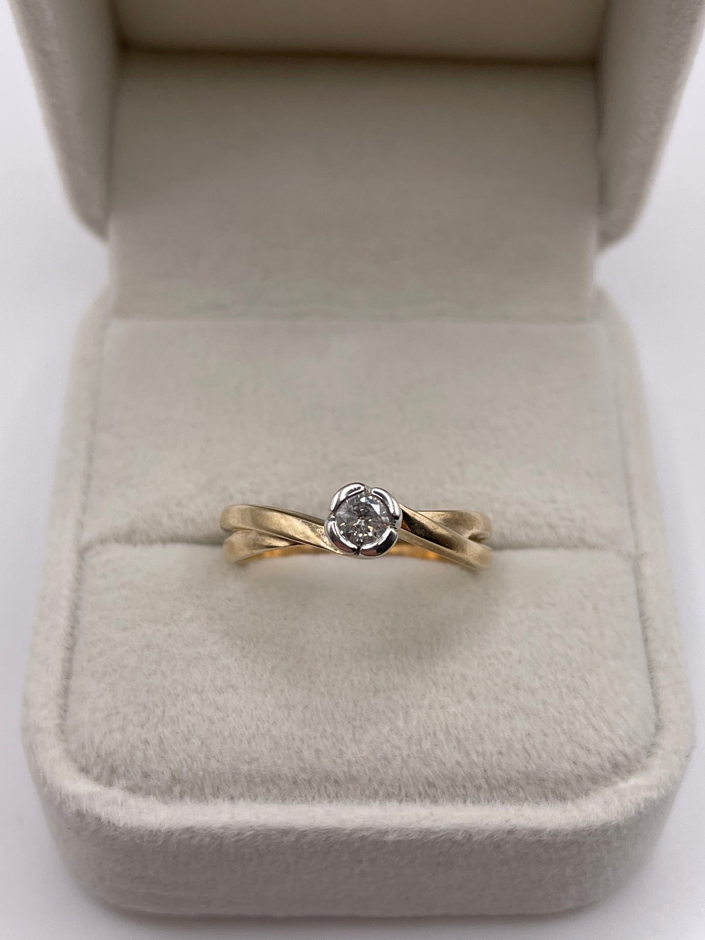 9ct gold diamond ring