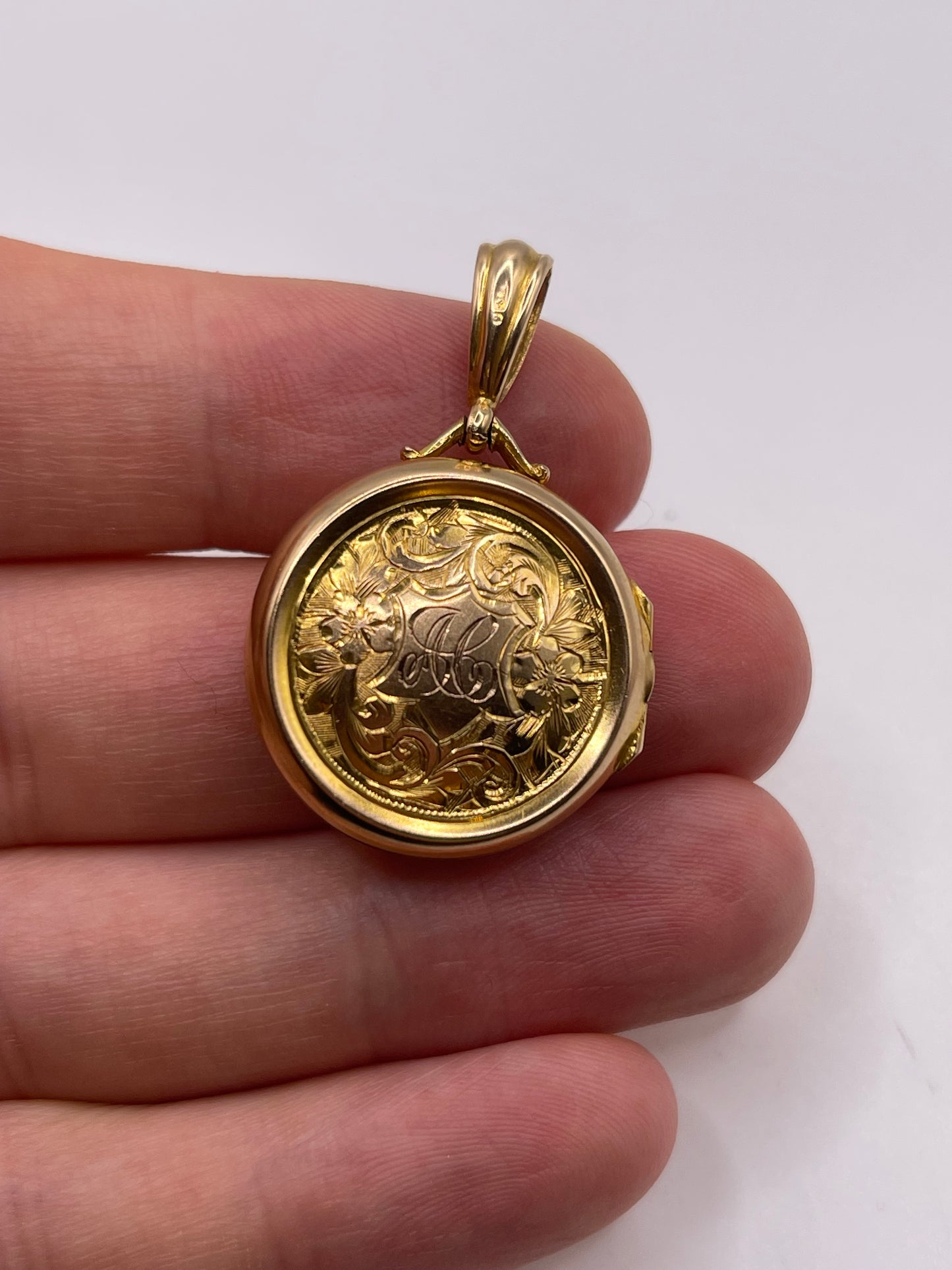 Antique 9ct gold locket pendant
