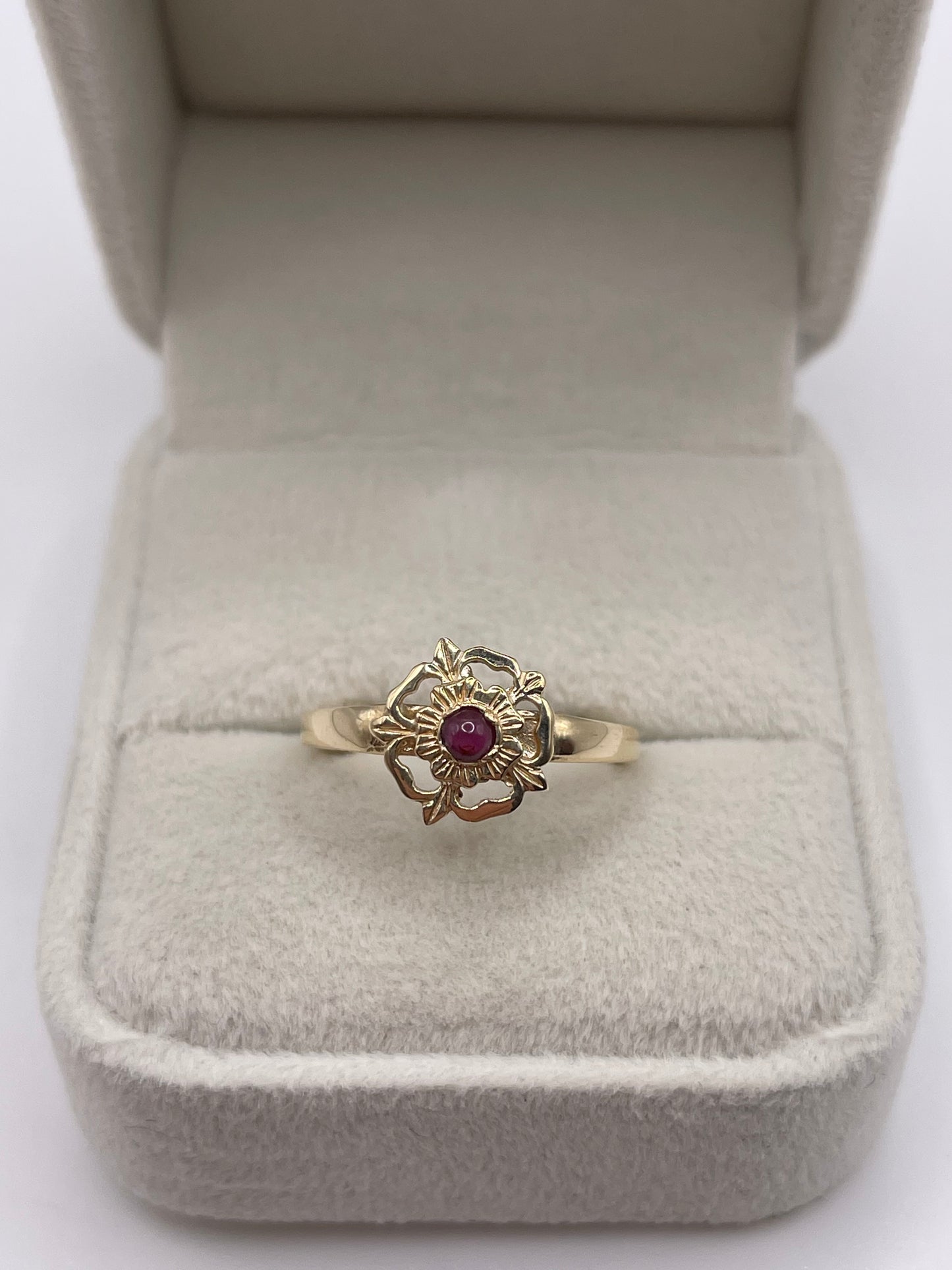 9ct gold garnet Tudor rose ring