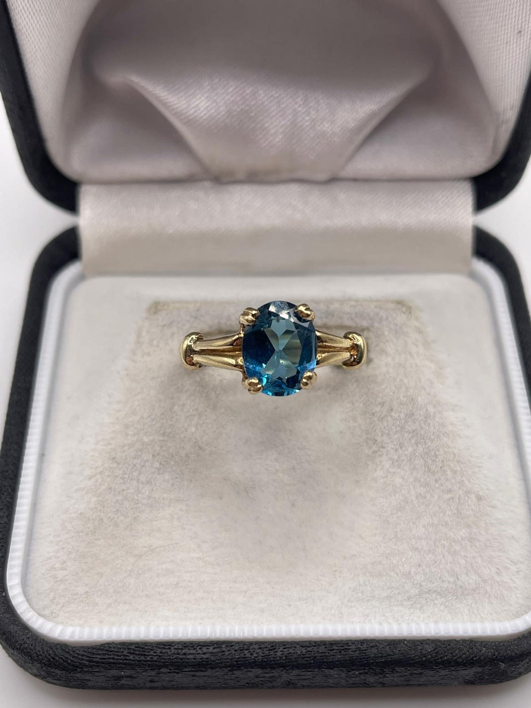 9ct gold blue topaz ring