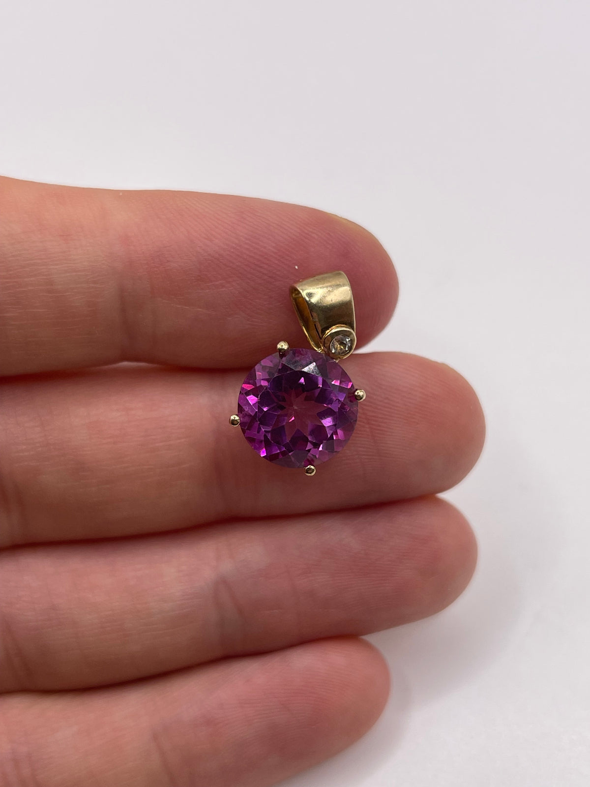 9ct gold pink topaz pendant