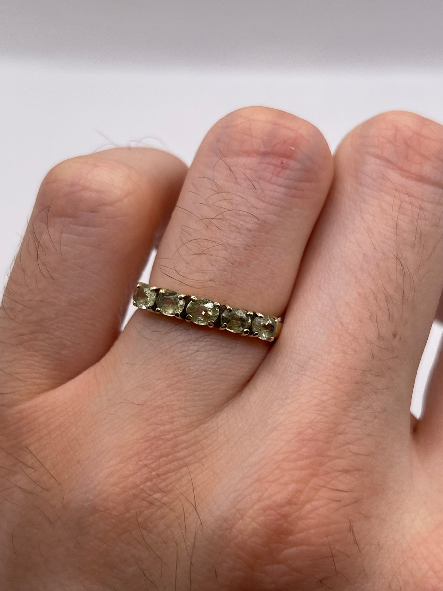 9ct gold green sapphire ring