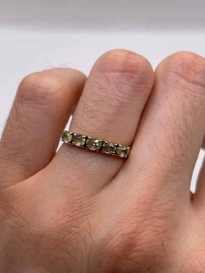 9ct gold green sapphire ring