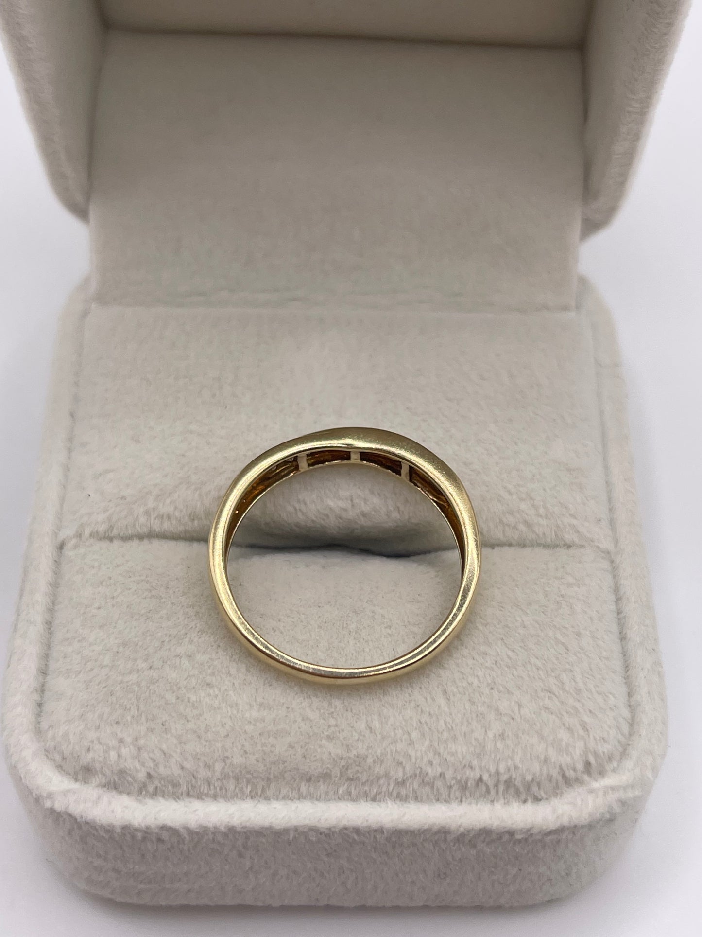 9ct gold diamond ring