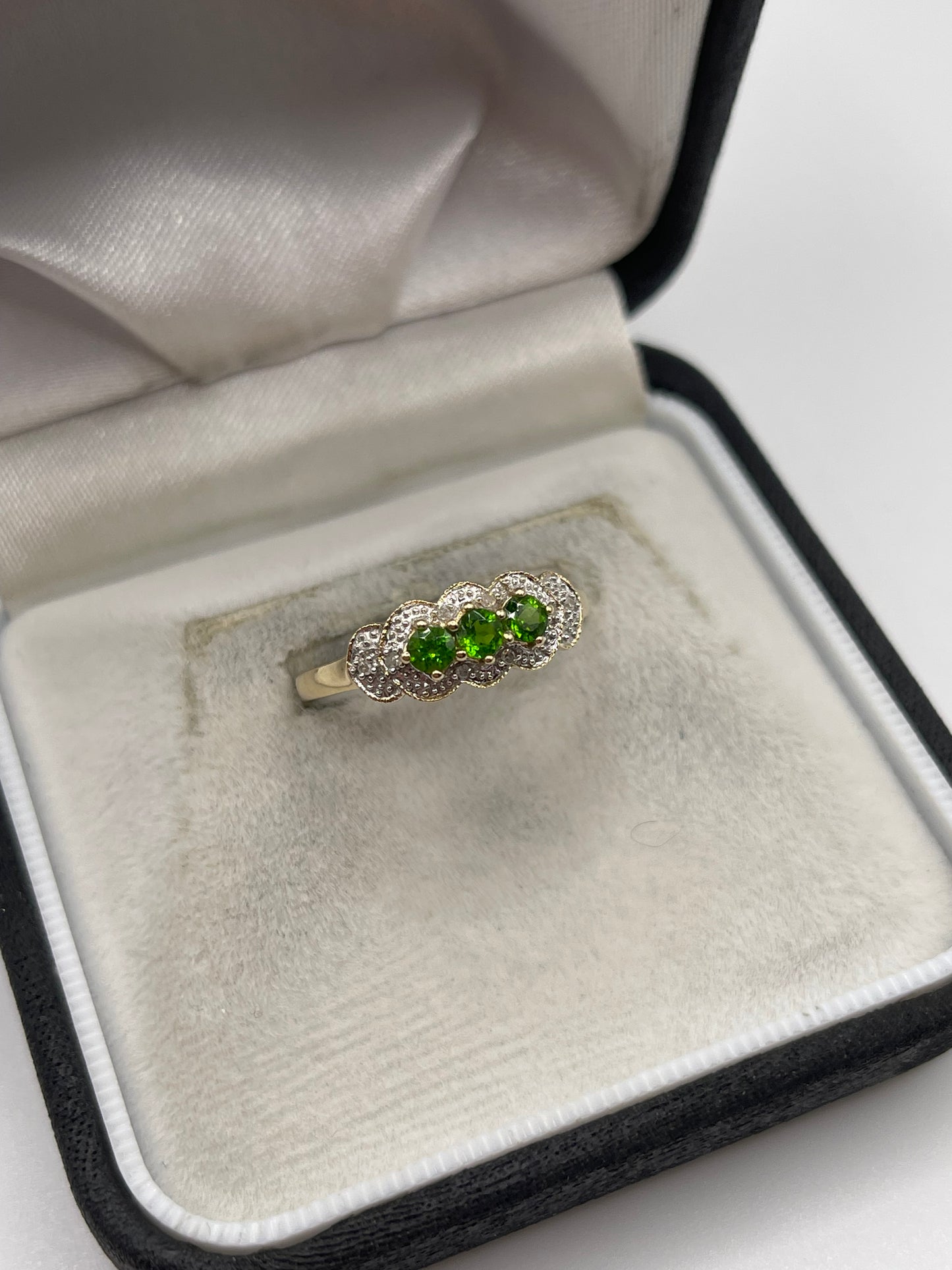 9ct gold diopside and diamond ring